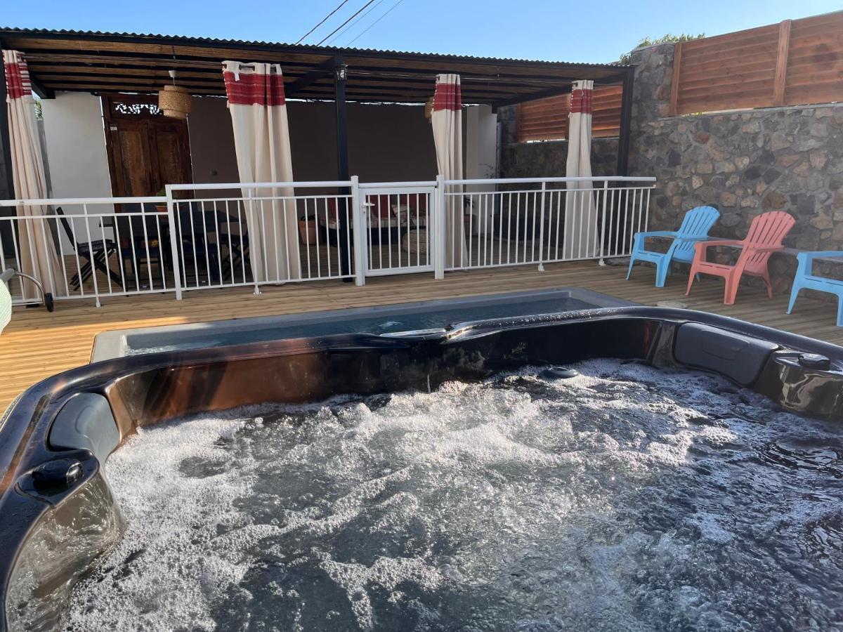 La Casita Creole Villa Avec Piscine Et Jacuzzi 圣皮埃尔 外观 照片